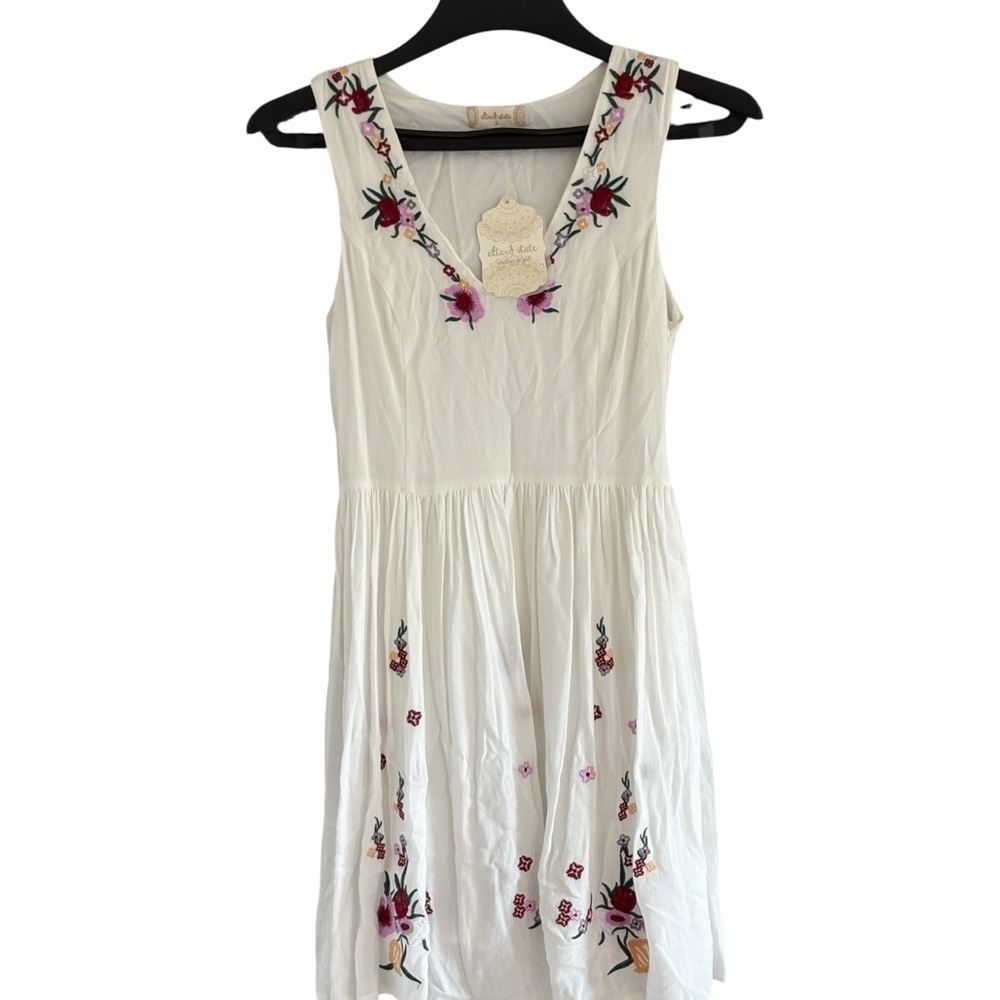 Altar'd State Floral NWT Embroidered Mini Sleeveless Sundress Size Small